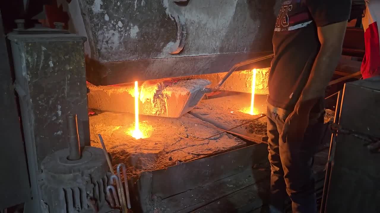 Casting powder feeding during a live continuous casting trial