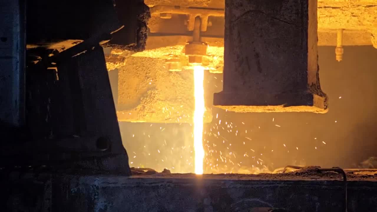 Molten steel stream from a ladle nozzle at cast start